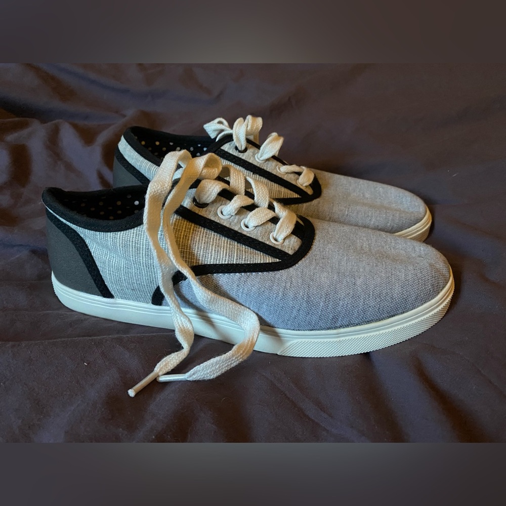Grey multi shade shoes